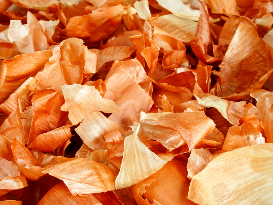 Drugie życie łupin cebuli: Praktyczne triki w domu i ogrodzie